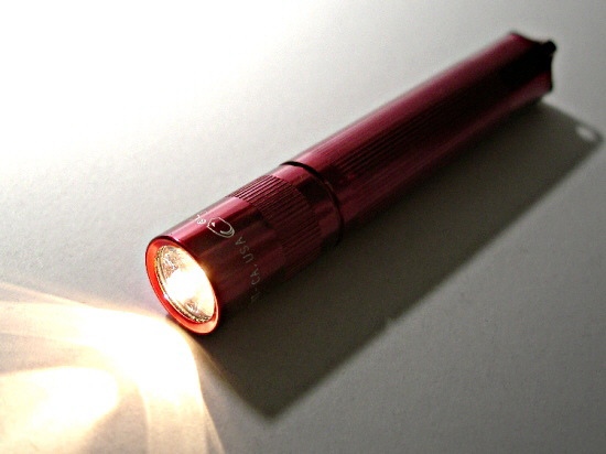 MAGLITE(R) SOLITAIRE(R) RED